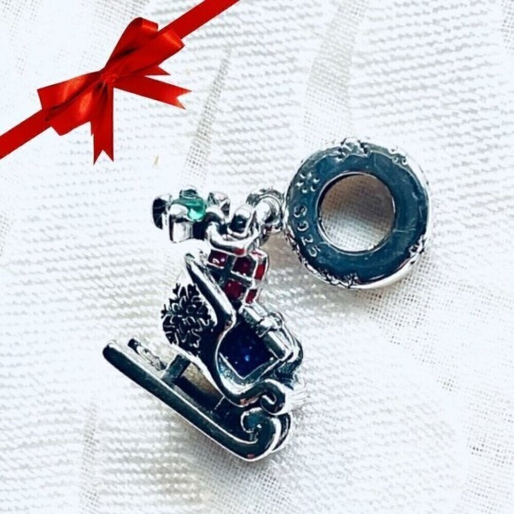 🎅✨ NWOT Santa Sleigh Charm – 925 Sterling Silver 🛷